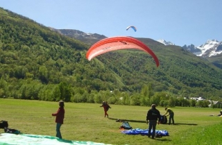  Volo in parapendio in club